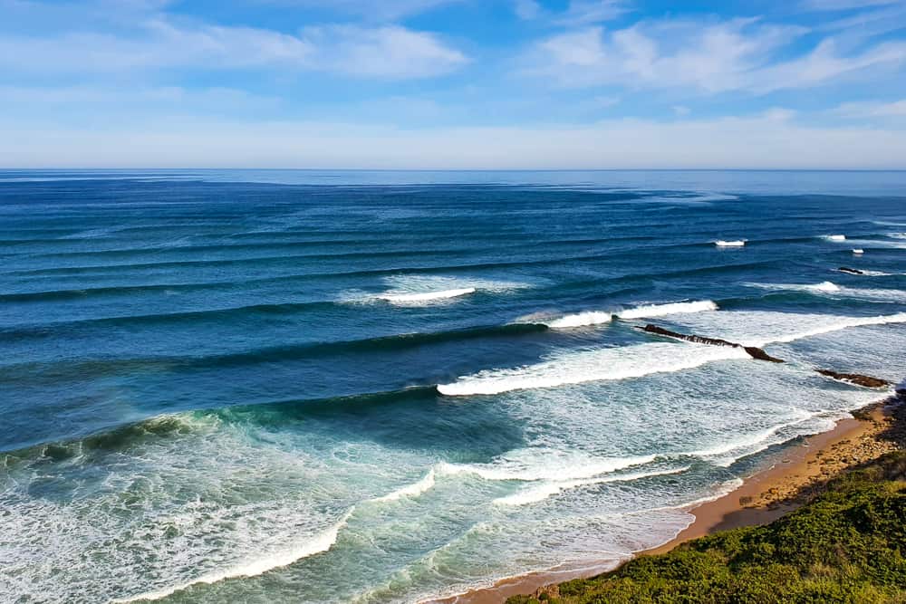 Waves breaking to the right at the surf spot Limipicos