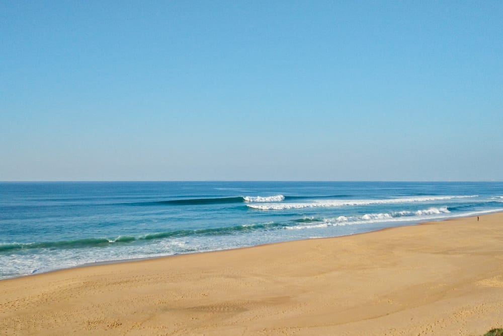 The beach break Foz do Sizandro with good surf conditions