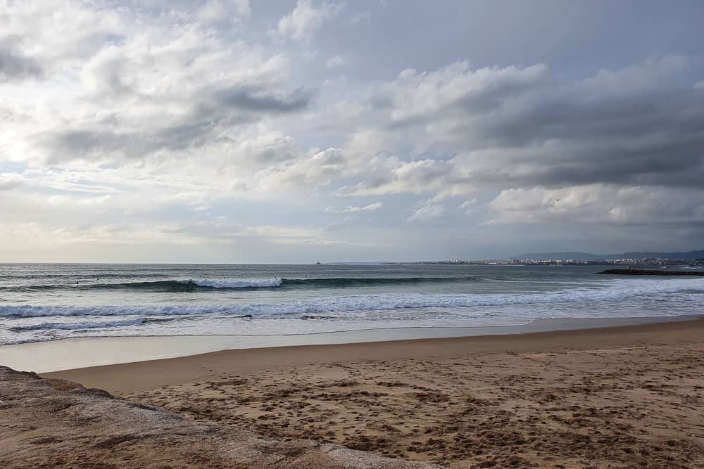 Wave breaking in between the jetties at Costa da Caparica